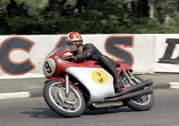 giacomo agostini at the tt agostini on the mv augusta at the tt